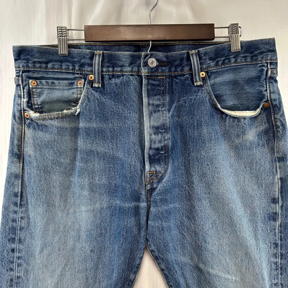Levis note hard